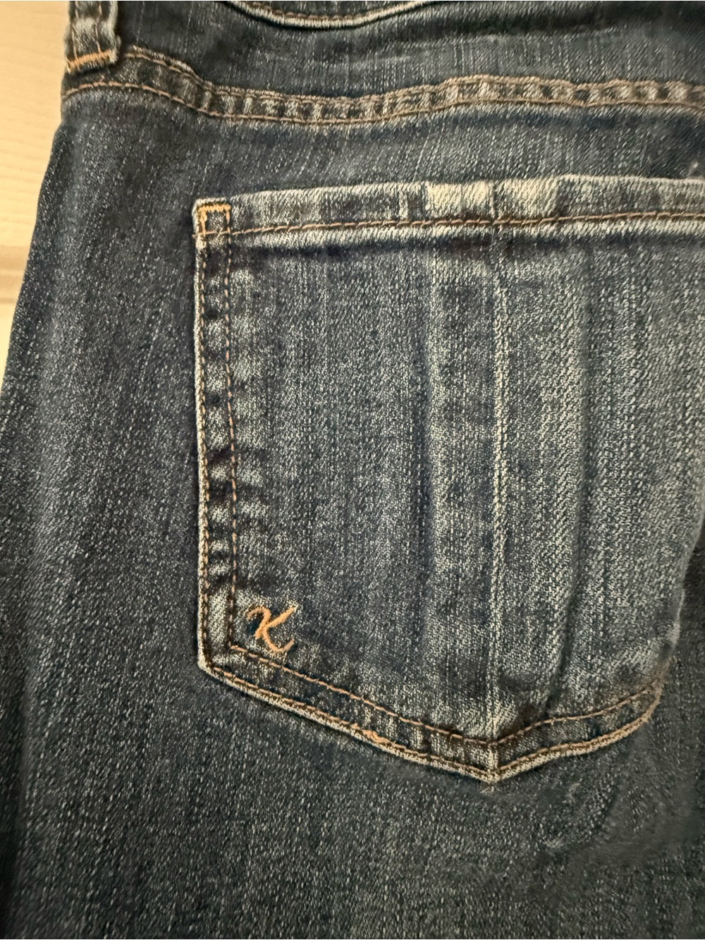 Kut from the Kloth Dark Blue Bootcut Jeans with Back Pocket 'K' Embroidery sz 8